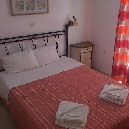 Kamares Apartments Εε Poros Town Eksteriør billede