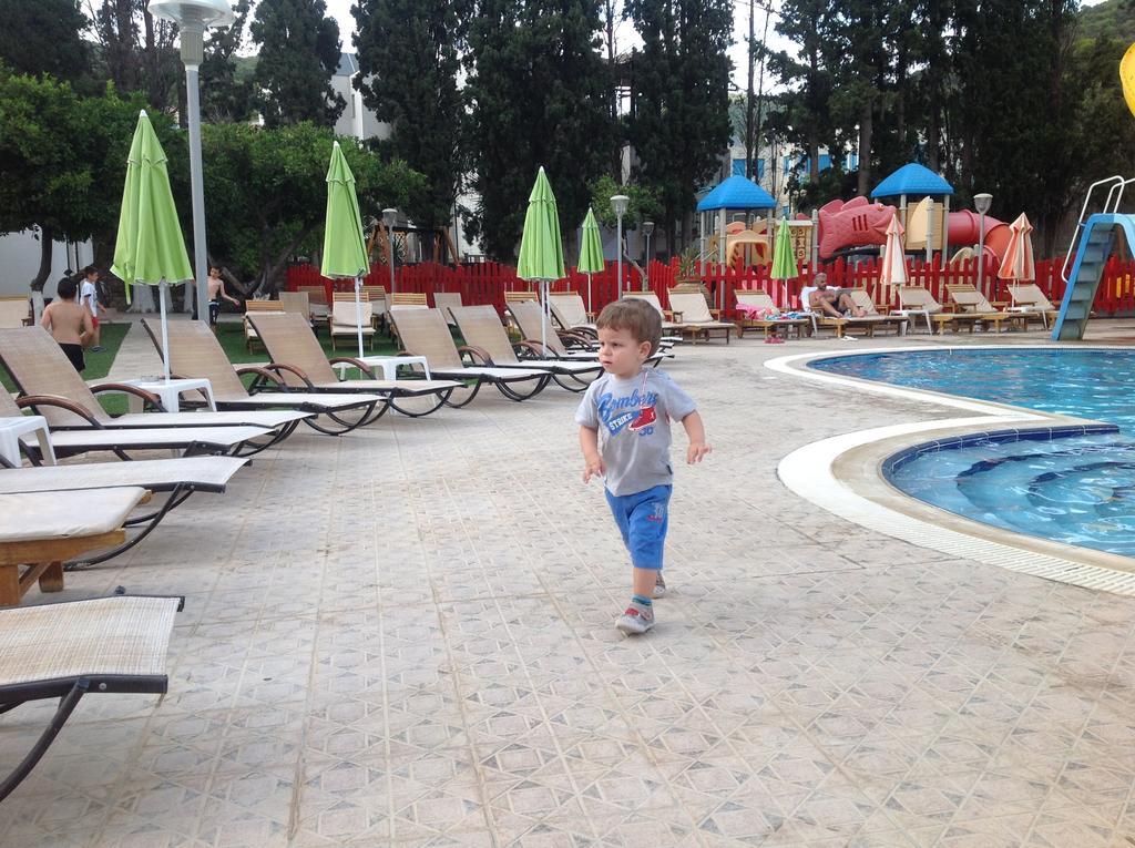 Kamares Apartments Εε Poros Town Eksteriør billede