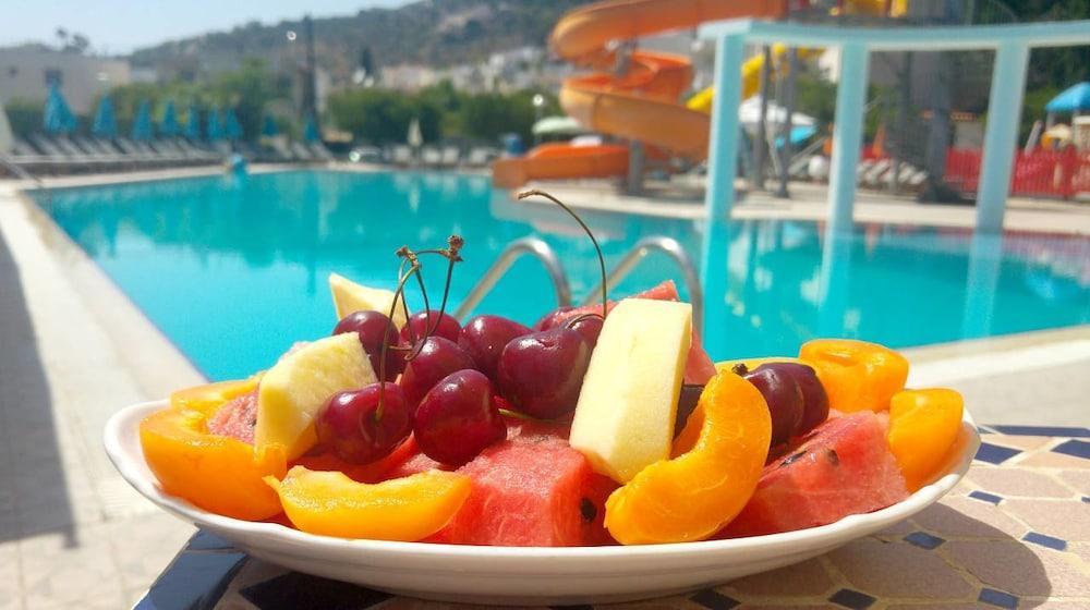 Kamares Apartments Εε Poros Town Eksteriør billede