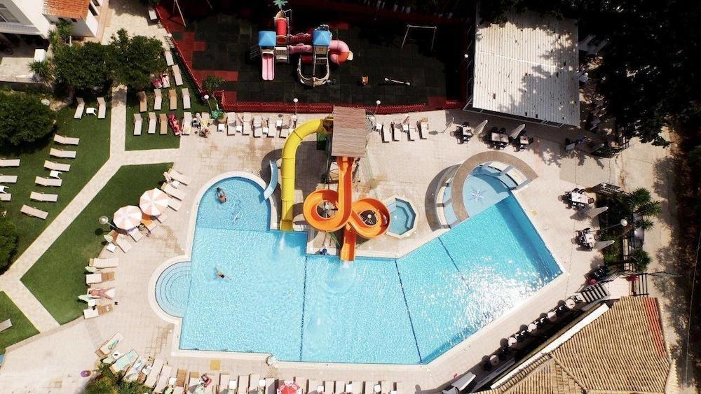 Kamares Apartments Εε Poros Town Eksteriør billede