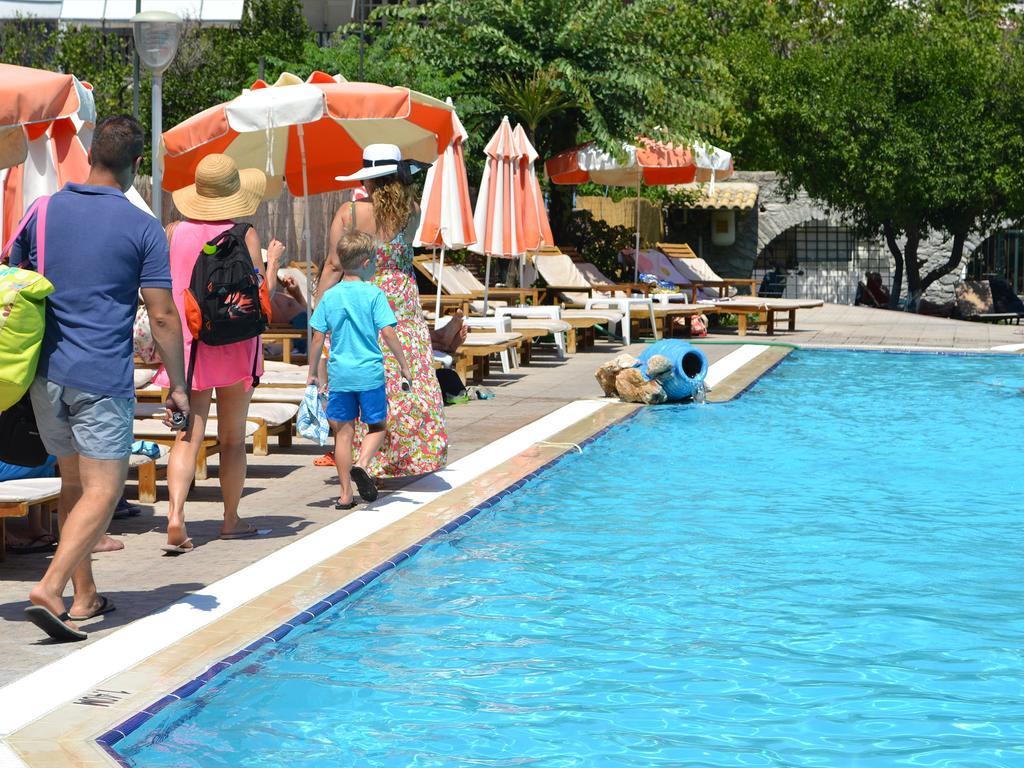 Kamares Apartments Εε Poros Town Eksteriør billede