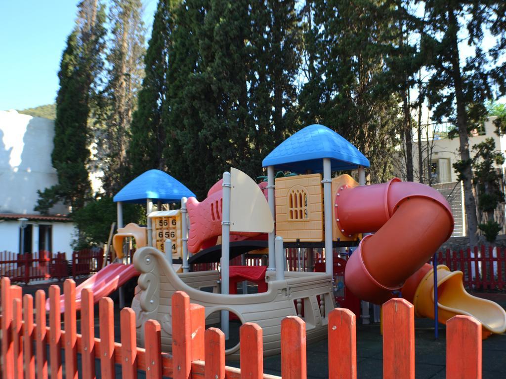 Kamares Apartments Εε Poros Town Eksteriør billede