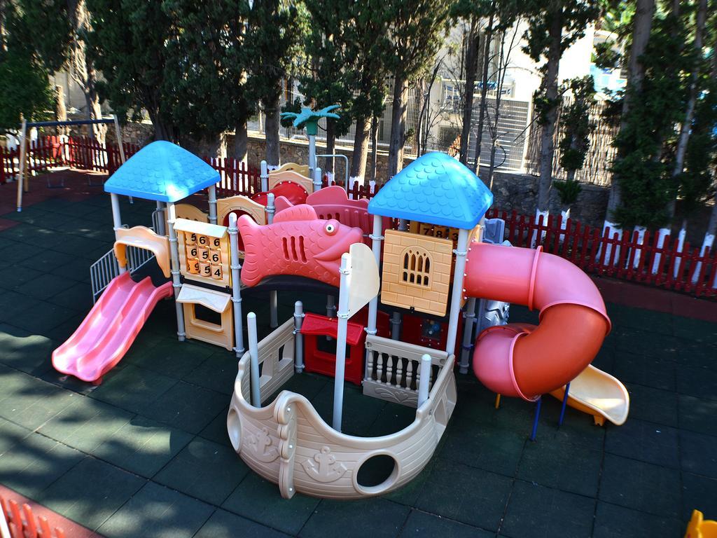 Kamares Apartments Εε Poros Town Eksteriør billede