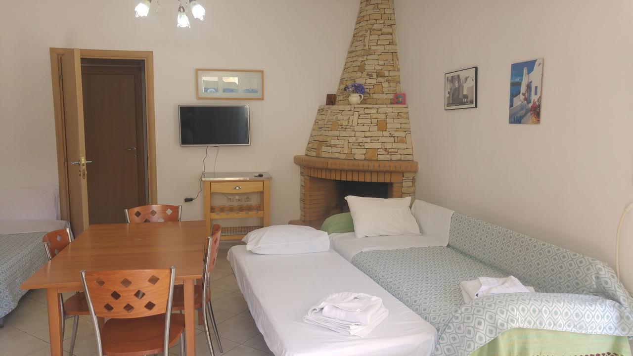 Kamares Apartments Εε Poros Town Eksteriør billede